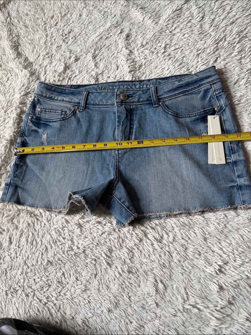 NWT LC Lauren Conrad Faded Blue Denim Cutoff Shorts size 14 - Picture 4 of 10